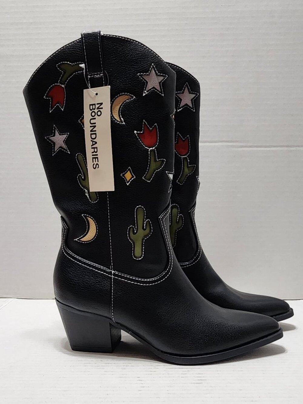 New No Boundaries Novelty Western Boots - Flower, Cactus, Moon & Stars - Size 11